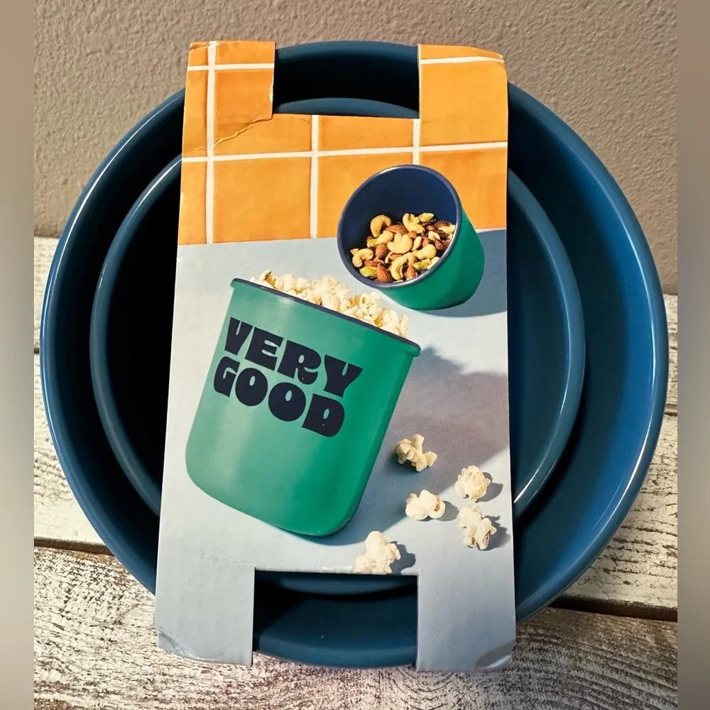 Rectangular Table Cloth with Matching Snack Bowl set - NIP